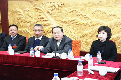 王振才参加市政协七届三次会议经济一组二组讨论