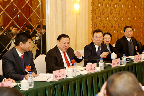 赵晓君杨枫参加市政协八届一次会议分组讨论